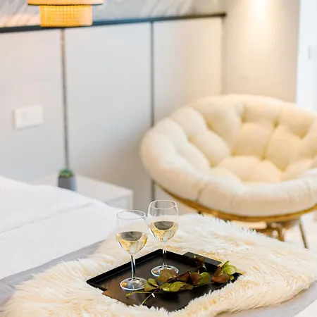 Heart Of The - Modern Comfort Апартаменты Бухарест